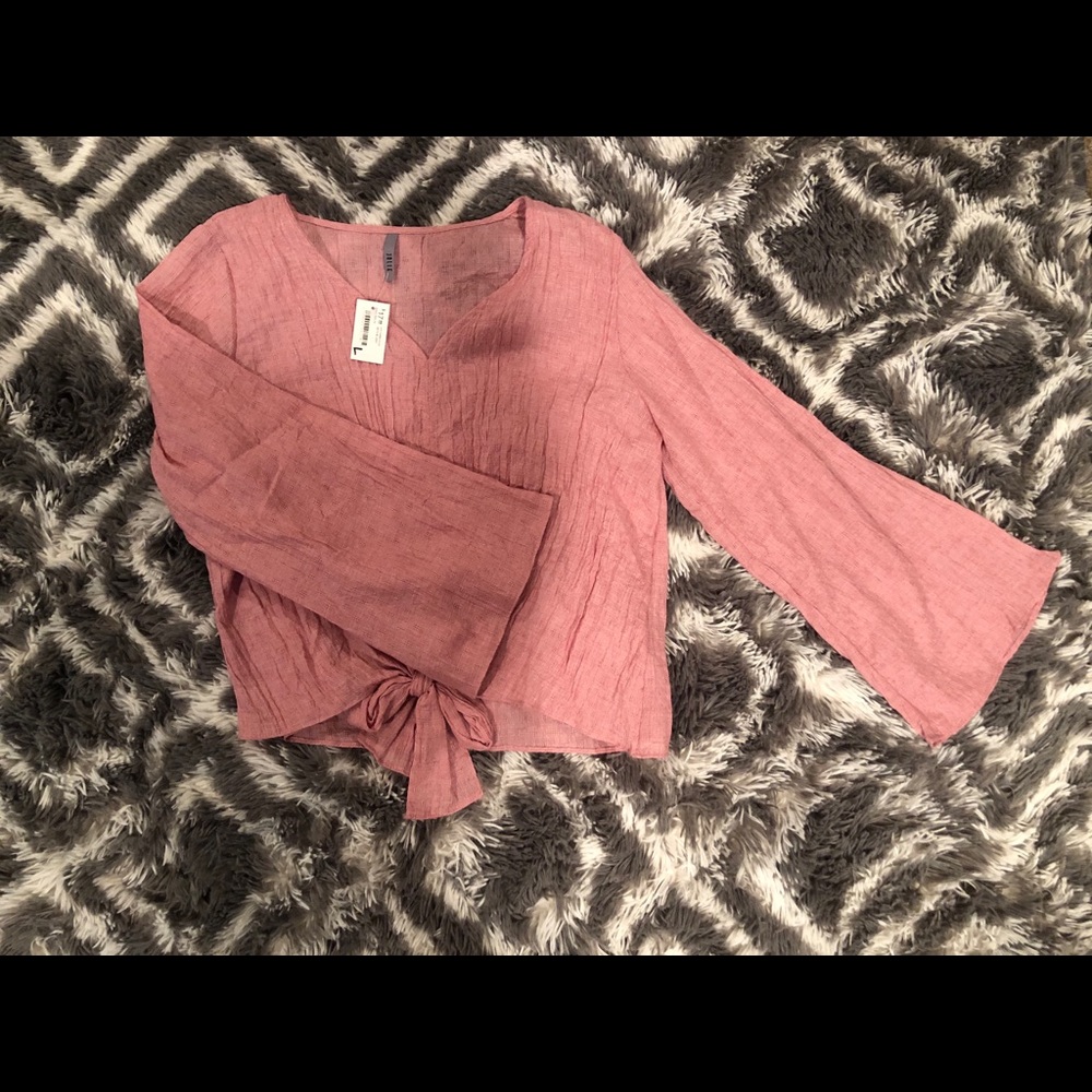 Long, wide sleeved crop top with tie, Size M